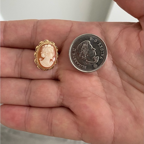 Vintage 14K Gold Hand Carved Shell Cameo Earrings - Picture 6 of 7